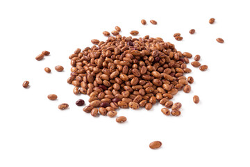 Mucchio di fagioli crudi su fondo bianco 