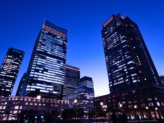 Fototapeta na wymiar 東京都　丸の内・ビジネス街の夕暮れ