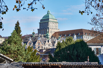 Zürich Universität Turm mit Kuppel