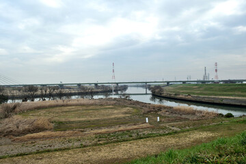 Fototapeta premium 冬の新河岸川河川敷 朝霞水門付近