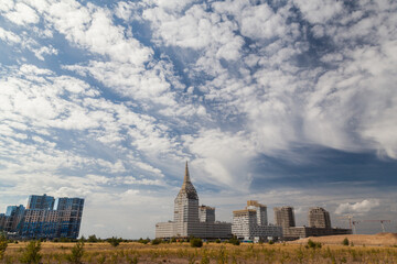 Obraz premium Construction site of new apartment houses in desert