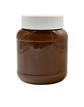 Ein neutrales Glas mit Nussnougatcreme und geschlossenem Deckel