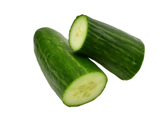 Eine geschnittene grüne Gurke mit Schale