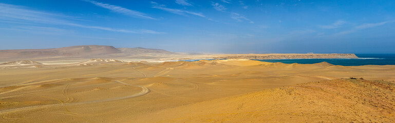 Fototapeta na wymiar Panoramic view of a desert by the sea