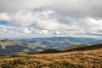Obraz premium Autumn in the mountains. Bieszczady. Wielka Rawka Mountain Range