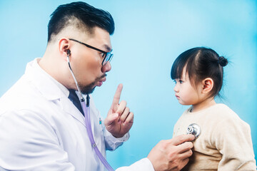 A pediatrician who treats children，An Asian male doctor