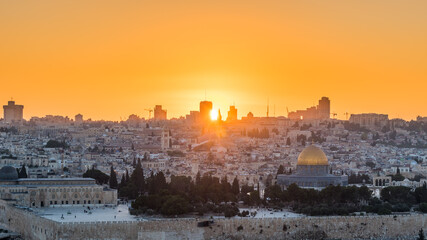 Fototapeta premium Old city of Jerusalem on the temple mount under golden sunset in the evening with golden dome of the rock, Al-aqsa mosque, sunset view from the Mount of Olives