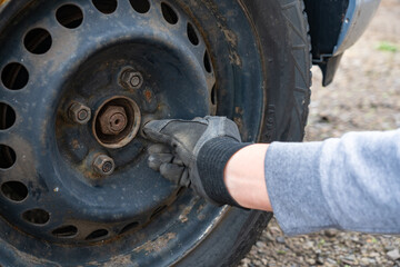 Vehicle tire repair and replacement equipment. Seasonal tire change.