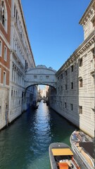Fototapeta premium view of famous Bridge of Sighs (Ponte dei Sospiri) in Venice, Italy