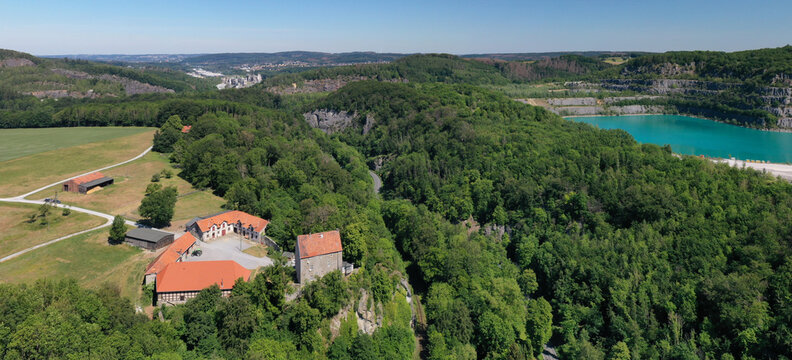 H&ouml;nnetal im Sauerland, Burg Klusenstein, 7 Jungrauen  und Steinbruch