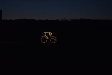weihnachtlich beleuchteter Traktor © Markus Volk