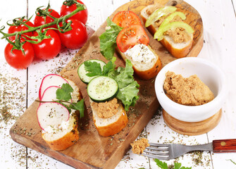 Bruschetta from brunost and mascarpone