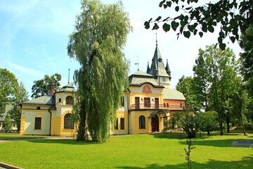 Fototapeta na wymiar Olszanica pałac