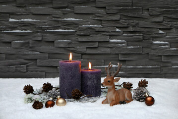 Kerzen mit Hirsch im Schnee