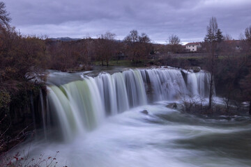 Fototapeta premium Cascada del Peñón (Pedrosa de Tobalina -- Burgos)