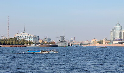 Fototapeta na wymiar View of the legendary cruiser and the Nakhimov Naval School. St. Petersburg.