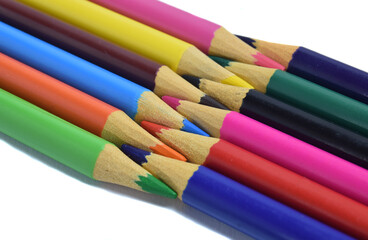 Fototapeta premium colored pencils arranged head to head isolated on a white background. copy paste space