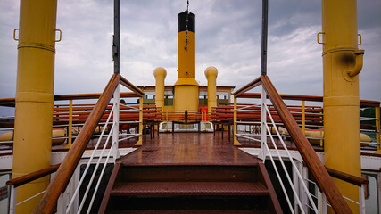 Obraz premium Wooden bench seats on ship on Lake Chiemsee in Bavaria, Germany