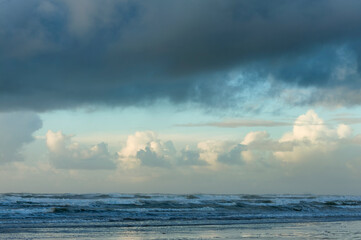 Naklejka na ściany i meble Cloudy skies over Oregon Beach