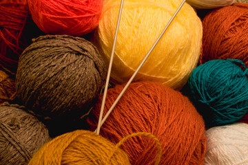 Knitting needles and threads for knitting in balls.