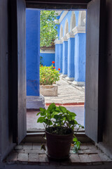 colonne bleue cour int&eacute;rieure monast&egrave;re arequipa santa catalina