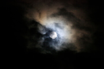 Fototapeta na wymiar Vollmond am Nachthimmel. Thüringen, Deutschland, Europa -- Full moon in the night sky. Thuringia, Germany, Europe