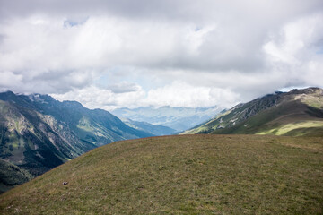 Gory Kavkaza. Puteshestviye v Arkhyz. Zavorazhivayushchiye vidy dosug, otkrytyy, svoboda, priroda, okruzhayushchiy mir, layfstayl, dnevnoy svet, yestestvennoye osveshcheniye, sreda obitaniya, peyzazh,