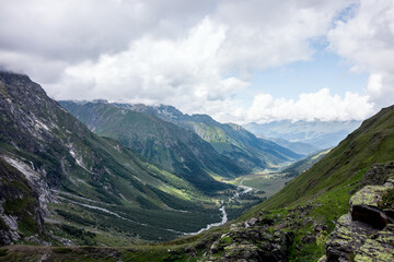 Gory Kavkaza. Puteshestviye v Arkhyz. Zavorazhivayushchiye vidy dosug, otkrytyy, svoboda, priroda, okruzhayushchiy mir, layfstayl, dnevnoy svet, yestestvennoye osveshcheniye, sreda obitaniya, peyzazh,