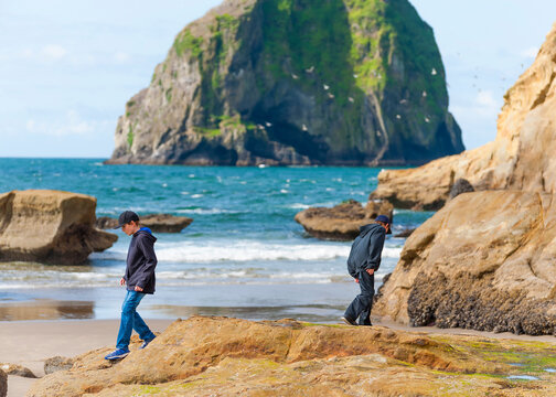 Brothers explore the tidepools at Cape Kiwanda