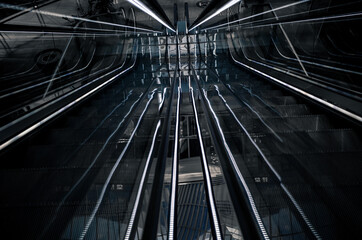 Obraz premium moving escalator in the city