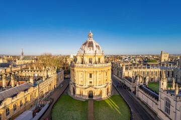 Fototapeta na wymiar Skyline of Oxford city in England viewed in the morning 