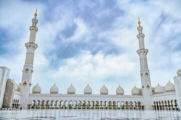 Fototapeta na wymiar Grand mosque in Abu Dhabi. UAE