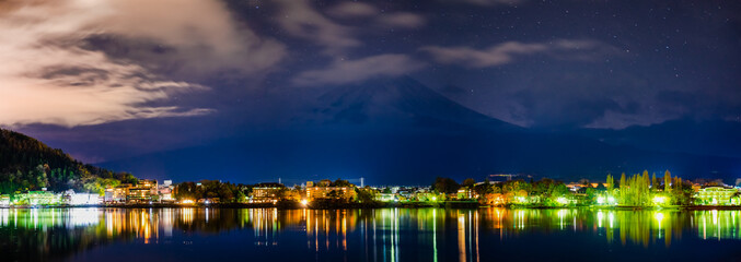 Fototapeta na wymiar Kawaguchiko at night, Kawaguchi lake Japan