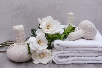 Foto op Canvas Spa composition with white gardenia , and herbal ball , on wooden texture background © Mee Ting