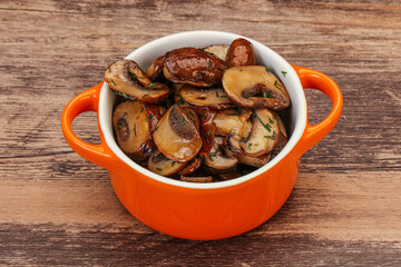 Roasted champignon with herbs and spices