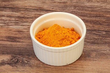 Tumeric powder in the bowl