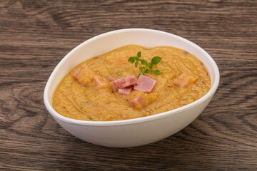 Peas cream soup with smoked ribs