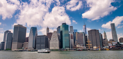 Fototapeta na wymiar NEW YORK CITY - JUNE 10, 2013: Downtown Manhattan skyline on a beautiful sunny day