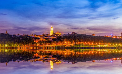 Obraz premium Kiev Pechersk Lavra or the Kiev Monastery of the Caves at blue hour 