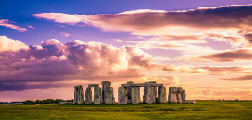 Stonehenge at sunset in United Kingdom  - obrazy, fototapety, plakaty