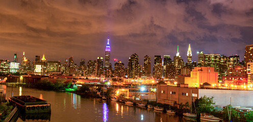 Fototapeta na wymiar NEW YORK CITY - JUNE 2013: Aerial view of Manhattan skyline