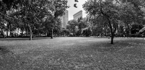 NEW YORK CITY - JUNE 2013: Manhattan Park in front of Flatiron Building