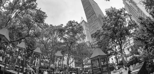 NEW YORK CITY - JUNE 2013: Manhattan Park in front of Flatiron Building