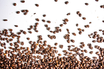 Panoramic coffee beans border isolated on white background	 - obrazy, fototapety, plakaty