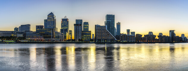 Obraz na płótnie Canvas Canary Wharf financial hub panorama at sunrise in London. England