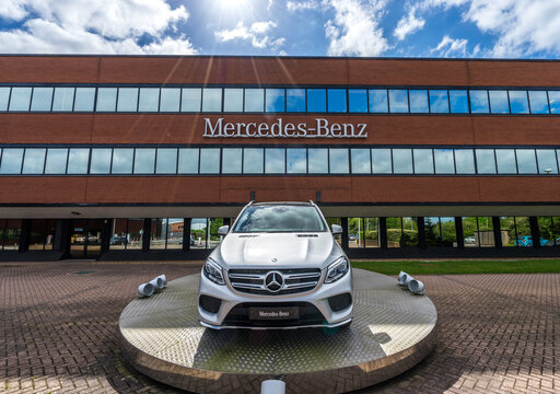 TONGWELL,MILTON KEYNES,ENGLAND - MAY 18,2016. Mercedes GLS SUV on display in front of Mercedes-Benz Head Office