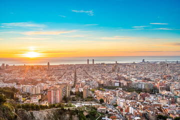 Fototapeta na wymiar Beautiful sunrise panorama of Barcelona Focus on the town centre. Spain