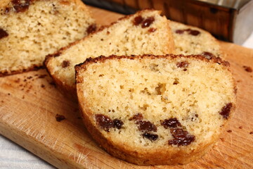 Raisin butter cake