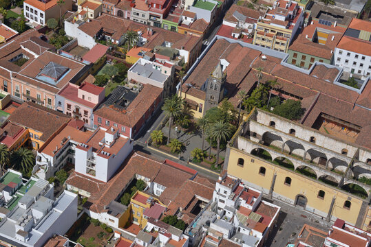Foto a&eacute;rea de la ciudad de La Laguna con el antiguo convento de San Agust&iacute;n en la isla de Tenerife, Canarias