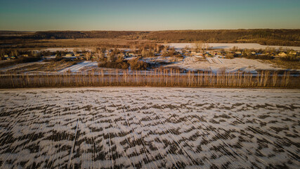 Naklejka premium patterns made by wind and snow in the fields